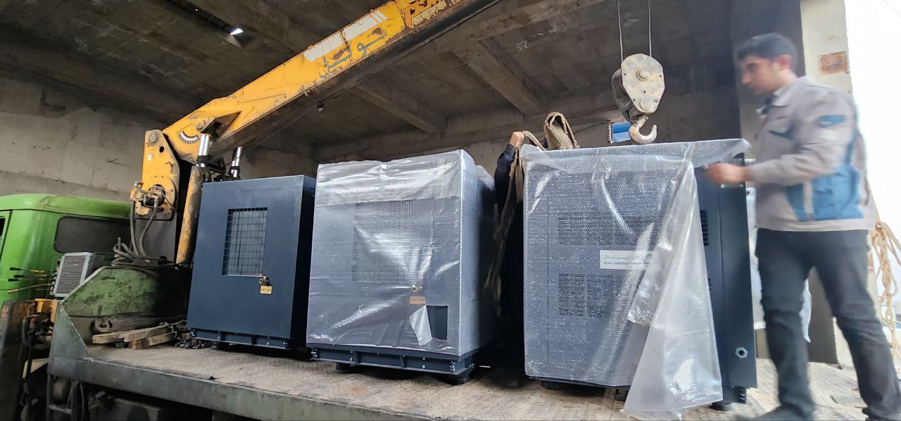 ورود کمپرسورها، درایرها، مخازن و سایر متعلقات سیستم هوای فشرده به محل سایت کارخانجات آهک فولادیار نوین