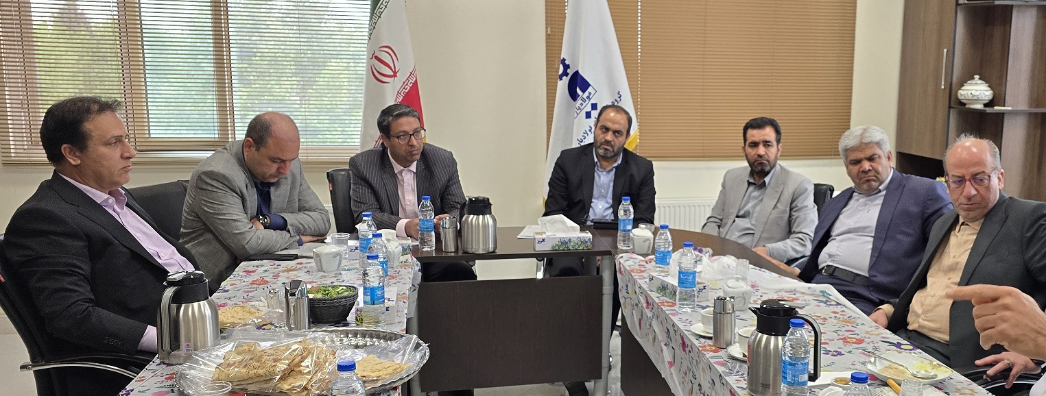 جلسه نمایندگان و فرماندار محترم در فولادیار و بازدید از کارخانه آهک فولادیار نوین