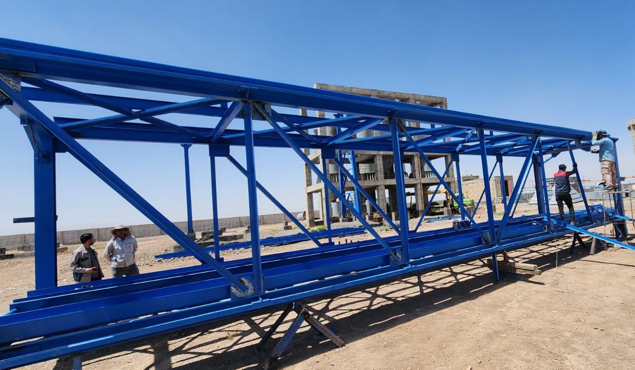 آغاز عملیات پیش مونتاژ گالری های نوار نقاله ورودی مواد اولیه به کوره پیش گرمکن